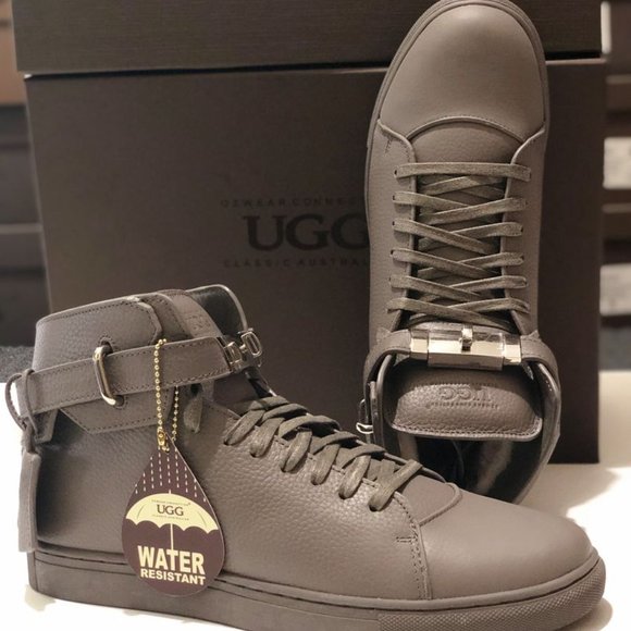 Ozwear Connection Other - UGG OZWEAR Sheepskin Water Resistant MENS Shoe